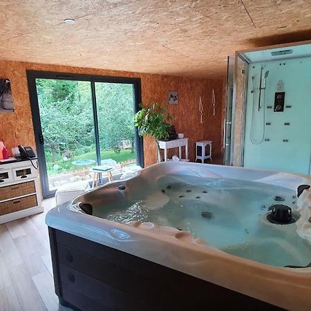 La Fresnaie : Chambres ,Table D'Hotes & Spa Tillé Esterno foto