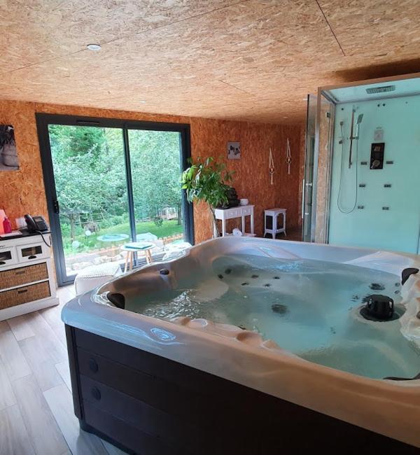 La Fresnaie : Chambres ,Table D'Hotes & Spa Tillé Esterno foto